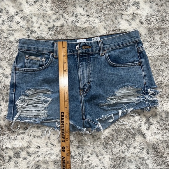 Vintage handcrafted Calvin Klein distressed jean shorts - Picture 4 of 7